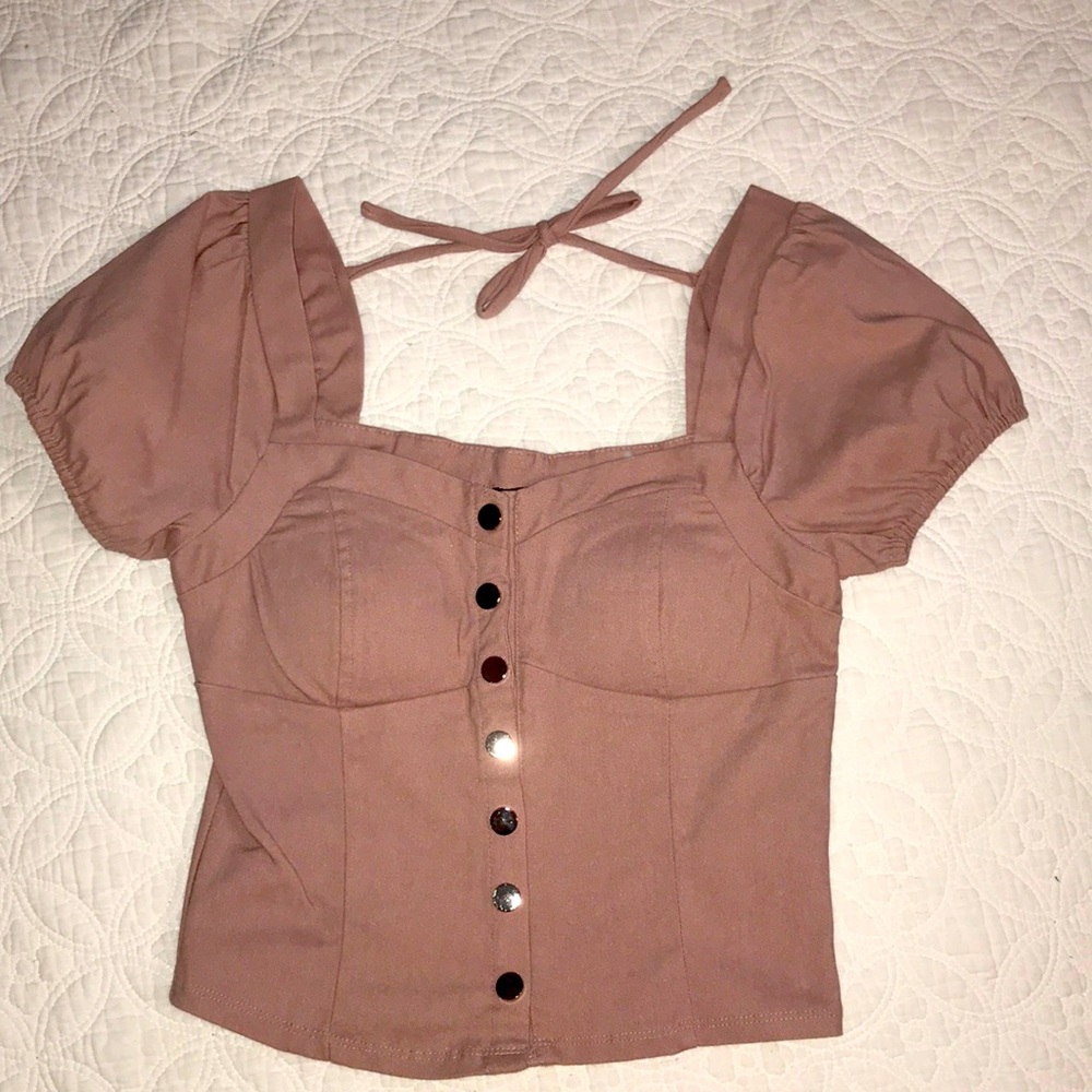 Adorable 😍 Padded bra Puffy shoulder button up Rose Gold top! Size M